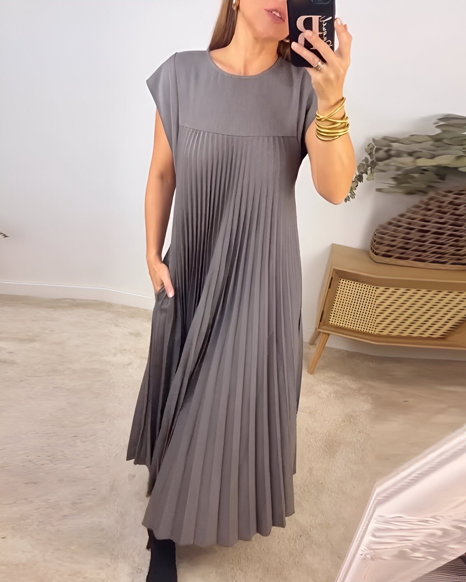 Jolijn™ | Timeless and Comfortable Dress
