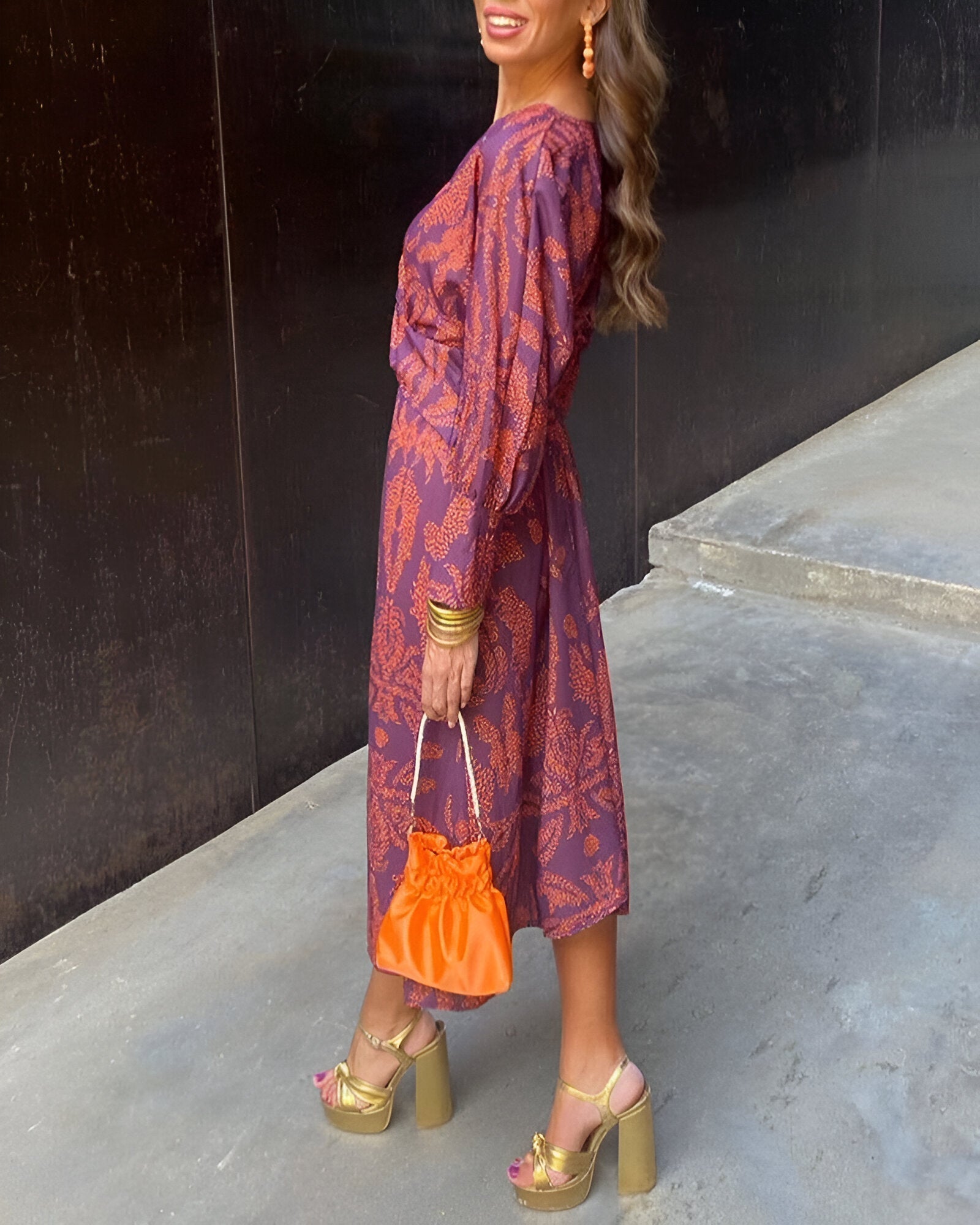 Noa™ | Dress with V-neck and lantern sleeves