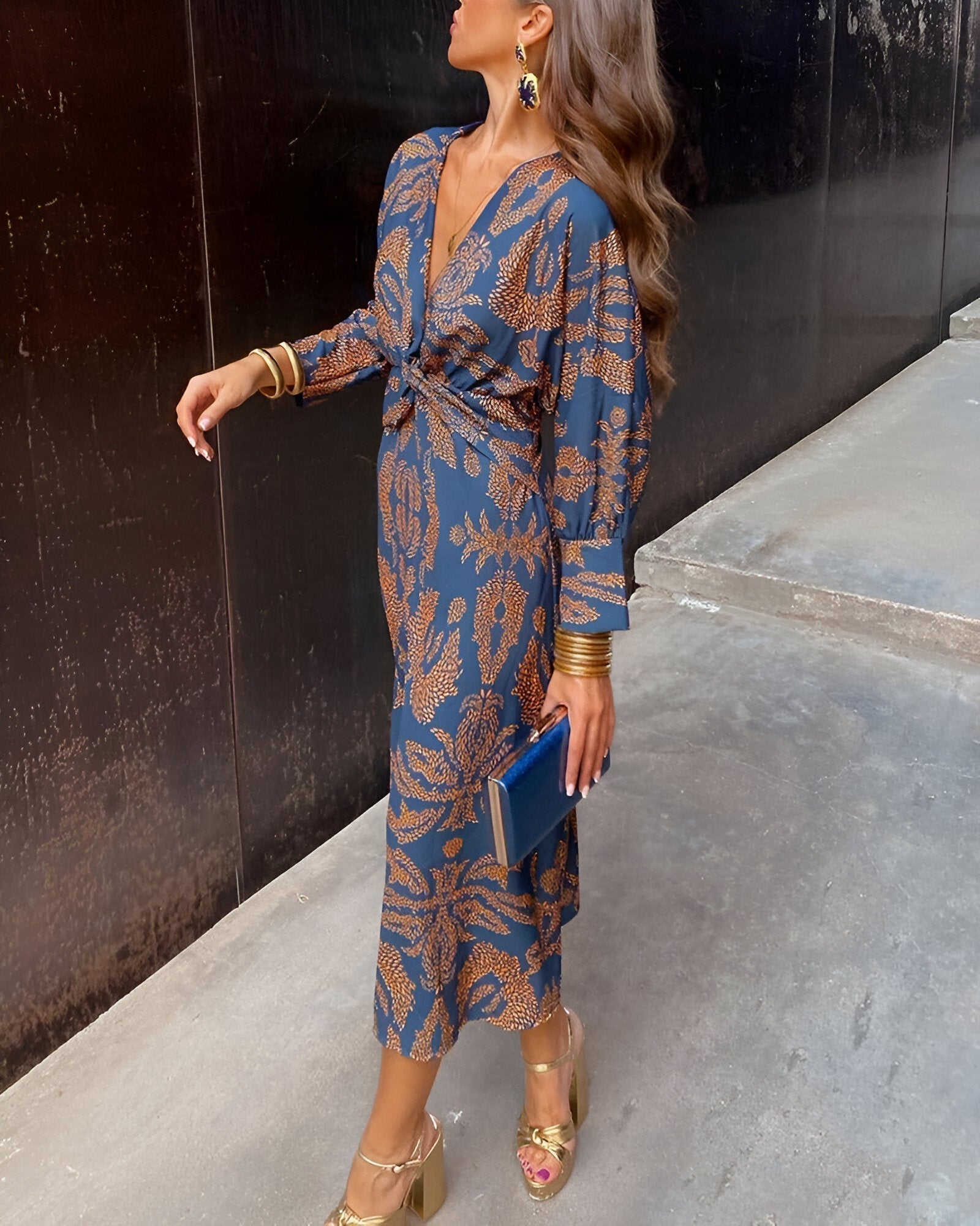 Noa™ | Dress with V-neck and lantern sleeves