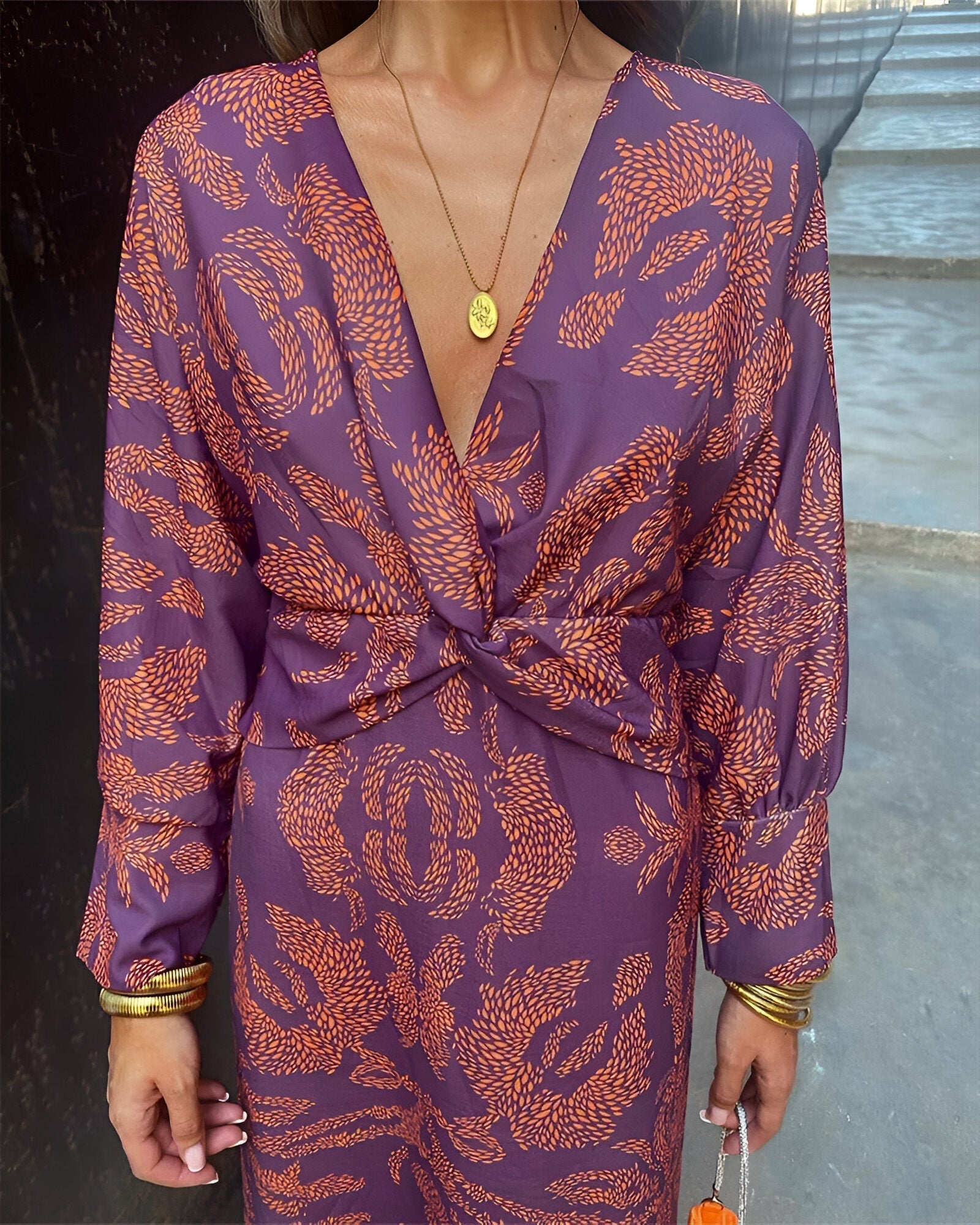 Noa™ | Dress with V-neck and lantern sleeves